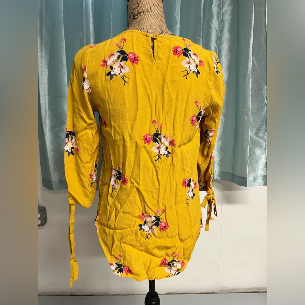 blouse - Picture 2 of 3